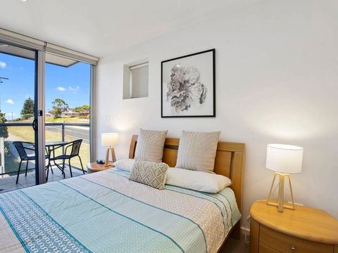 APOLLO BLUE 4 - Modern Waterfront Apartment - Accommodation Burleigh 3