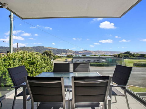 APOLLO BLUE 4 - Modern Waterfront Apartment - Accommodation Burleigh 0