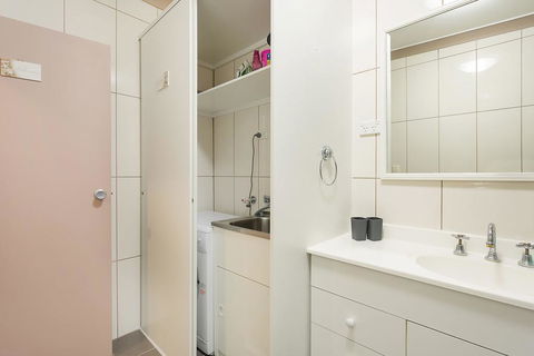 Apollo Unit 7 - Accommodation Burleigh 2