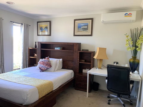 Apple House - Accommodation Burleigh 2