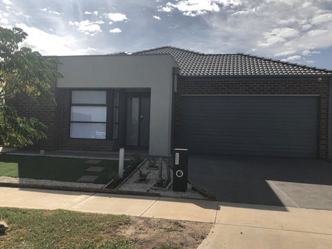 Apple House Tarneit North - Accommodation Burleigh 2