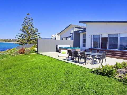 Aqua - Views Over Jones Beach - Accommodation Burleigh 0