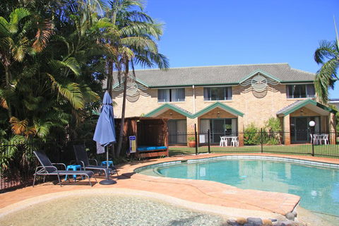 Aqua Villa Holiday Apartments - Accommodation Burleigh 2