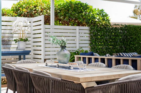 Arabella - Stylish Seaside Sanctuary With Views - Accommodation Burleigh 3