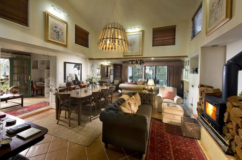 Arabella Guesthouse - Accommodation Burleigh 1