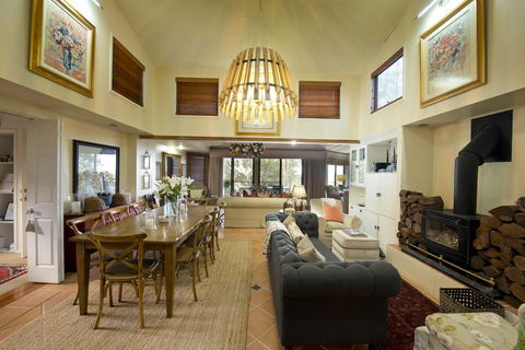Arabella Guesthouse - Accommodation Burleigh 2