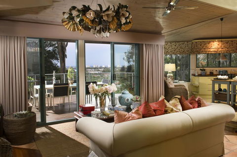 Arabella Guesthouse - Accommodation Burleigh 3