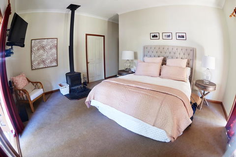 Arcadian Retreat - Accommodation Burleigh 3