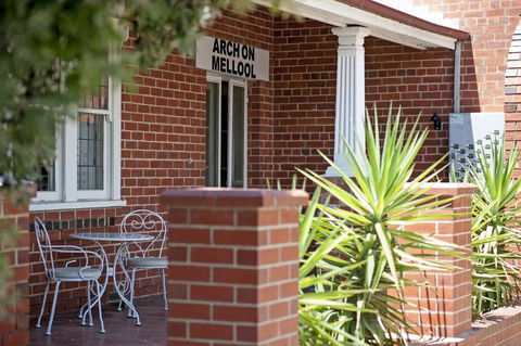 Arch On Mellool - Accommodation Burleigh 1