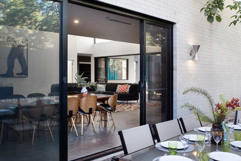 Arenas South - Accommodation Burleigh 2