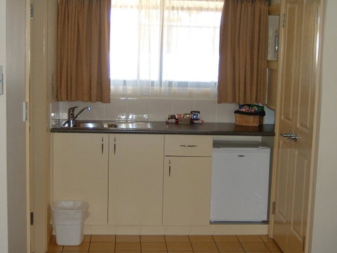 Armidale Pines Motel - Accommodation Burleigh 2