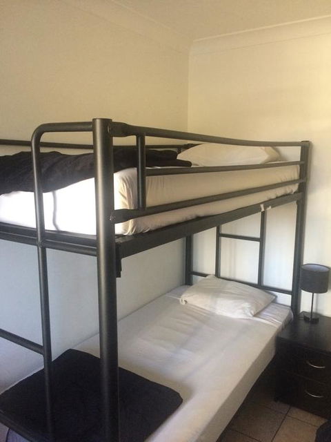 Arrival Lodge Bed & Breakfast - Accommodation Burleigh 1