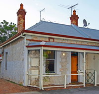 Art on Attfield - cute heritage 1 bedroom stone cottage - Accommodation Burleigh