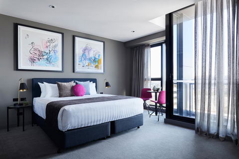 Art Series - The Chen - Accommodation Burleigh 2