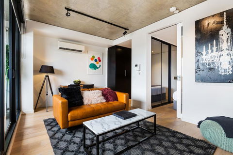 Artsy Apartment CBD City Views And Balcony - Accommodation Burleigh 0