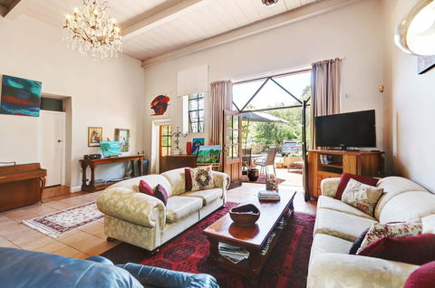 Arty Warehouse Apartment - Stroll To South Beach - Accommodation Burleigh 0