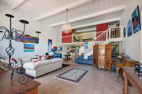 Arty Warehouse Apartment - Stroll To South Beach - Accommodation Burleigh 2