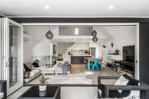 Arya Holiday House Byron Bay - Accommodation Burleigh 2