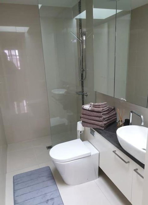 Luxurious Modern 2 Bedroom 2 Bathroom Apartment - Accommodation Burleigh 2