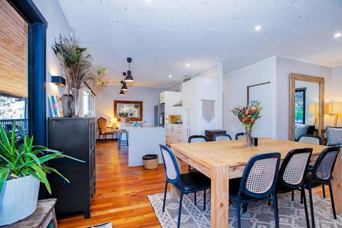Luxury Farm House On 20 Acres - Sleeps 22 - Accommodation Burleigh 1