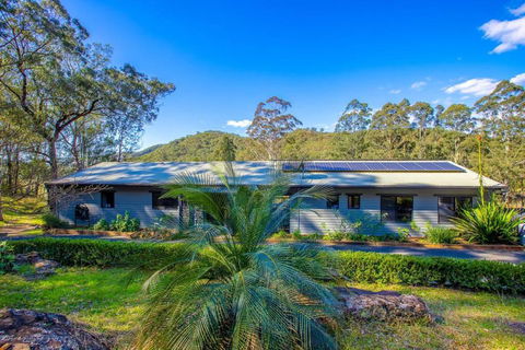 Luxury Farm House On 20 Acres - Sleeps 22 - Accommodation Burleigh 2