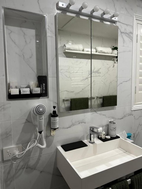 Luxury Boutique Self-Contained Private Granny Flat - Accommodation Burleigh 3