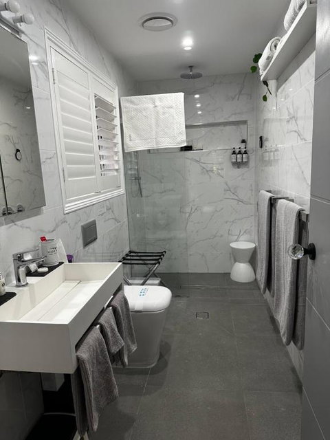 Luxury Boutique Self-Contained Private Granny Flat - Accommodation Burleigh 2