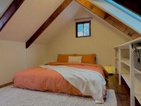 Maccys Cottages - Accommodation Burleigh 3