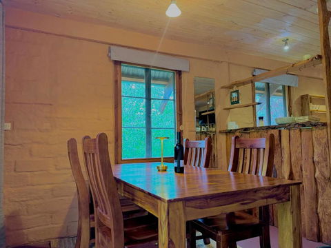 Maccys Cottages - Accommodation Burleigh 1