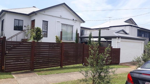 Maple Villa - The Beach House By The Bay - Accommodation Burleigh 2