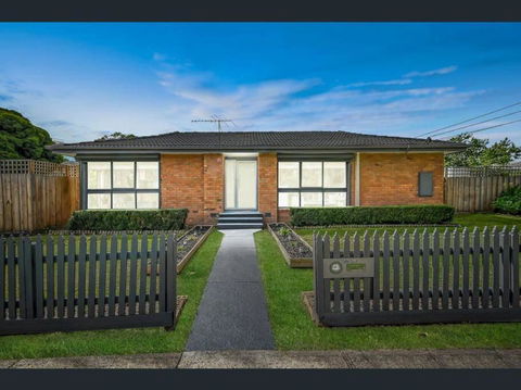 Meadow View Cottage - Accommodation Burleigh 0