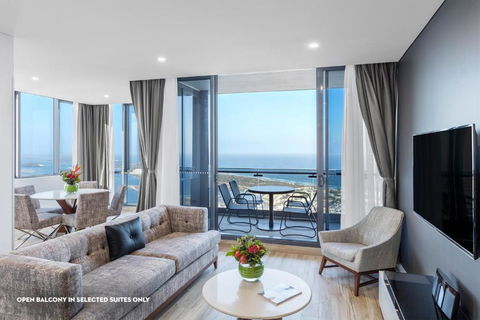 Meriton Suites Southport - Accommodation Burleigh 0
