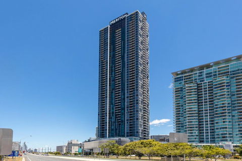 Meriton Suites Southport - Accommodation Burleigh 1
