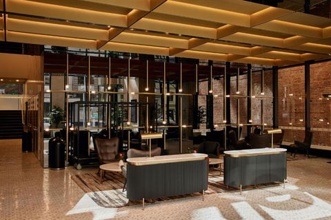 Meriton Suites Melbourne - Accommodation Burleigh 3