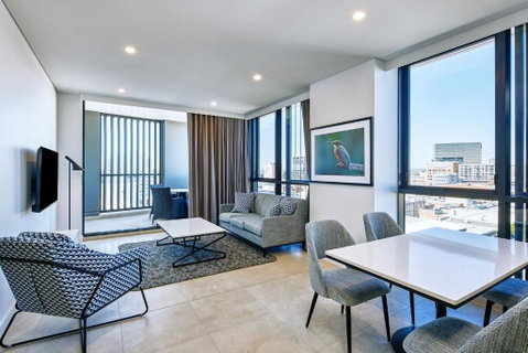 Meriton Suites Liverpool - Accommodation Burleigh 1