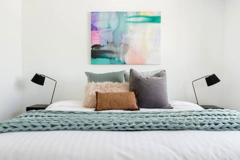 Minimalist Penthouse Condo With Skyline Vistas - Accommodation Burleigh 1
