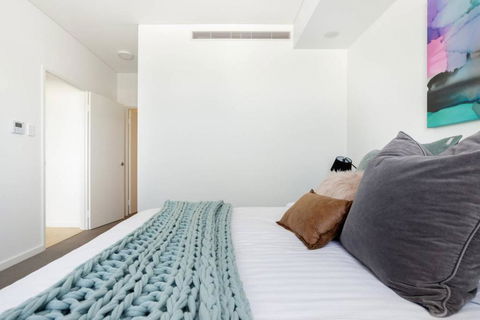 Minimalist Penthouse Condo With Skyline Vistas - Accommodation Burleigh 2