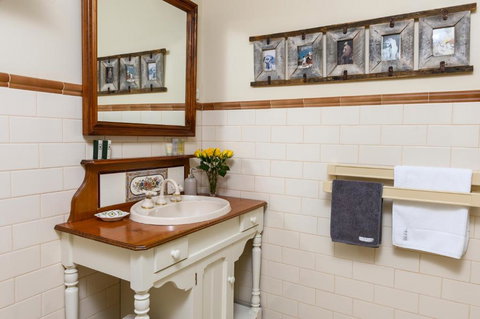 Miriams Cottage - Accommodation Burleigh 3