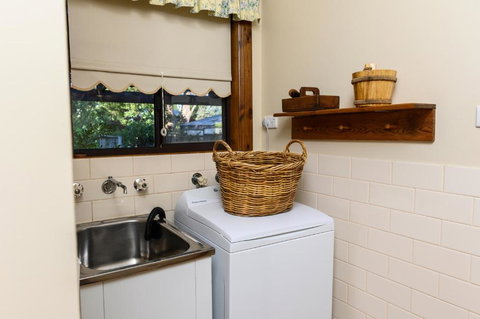 Miriams Cottage - Accommodation Burleigh 2