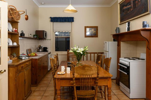 Miriams Cottage - Accommodation Burleigh 1