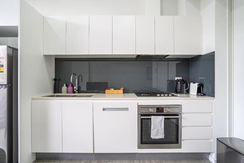 Modern 1-Bedroom Retreat - Accommodation Burleigh 2