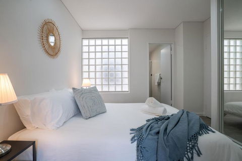 Modern 1-Bedroom Retreat - Accommodation Burleigh 3