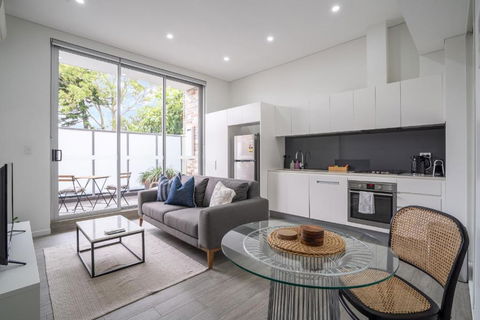 Modern 1-Bedroom Retreat - Accommodation Burleigh 0