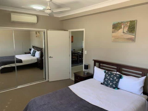 Modern Beach Apartment - Accommodation Burleigh 3