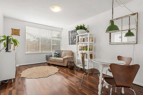 Modern City-Fringe Apartment In New Town - Accommodation Burleigh 0