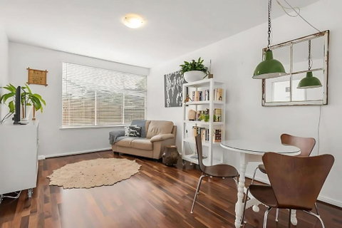 Modern City-Fringe Apartment In New Town - Accommodation Burleigh 2