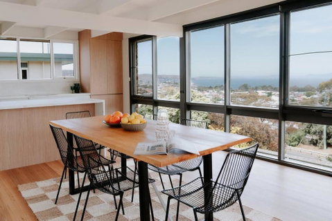 Modern Home Overlooking River - Accommodation Burleigh 0