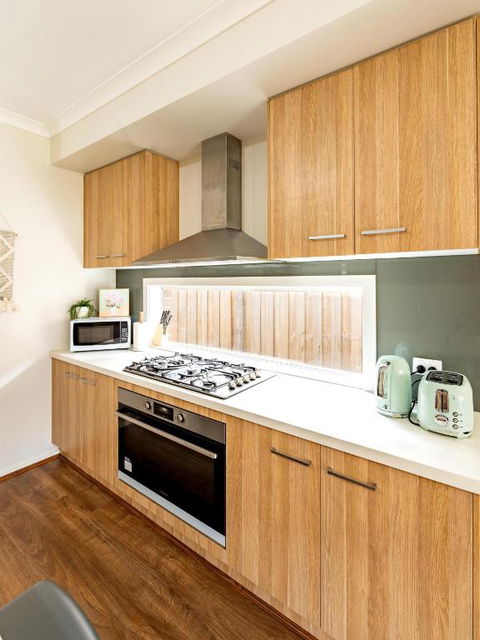 Modern Homely House In Clyde - Accommodation Burleigh 3