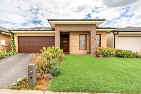 Modern Homely House In Clyde - Accommodation Burleigh 0