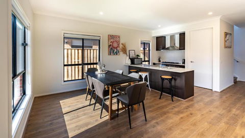 Modern New Homly House At Clyde - Accommodation Burleigh 2